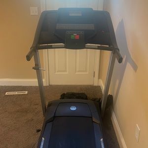 Barely used Gold’s Gym treadmill. PICK UP OR DELIVERY LOCAL (Baltimore,Maryland)